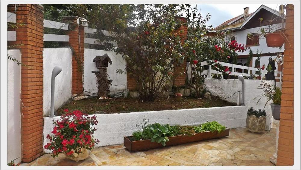 Pousada Das Rosas Campos do Jordão Екстериор снимка
